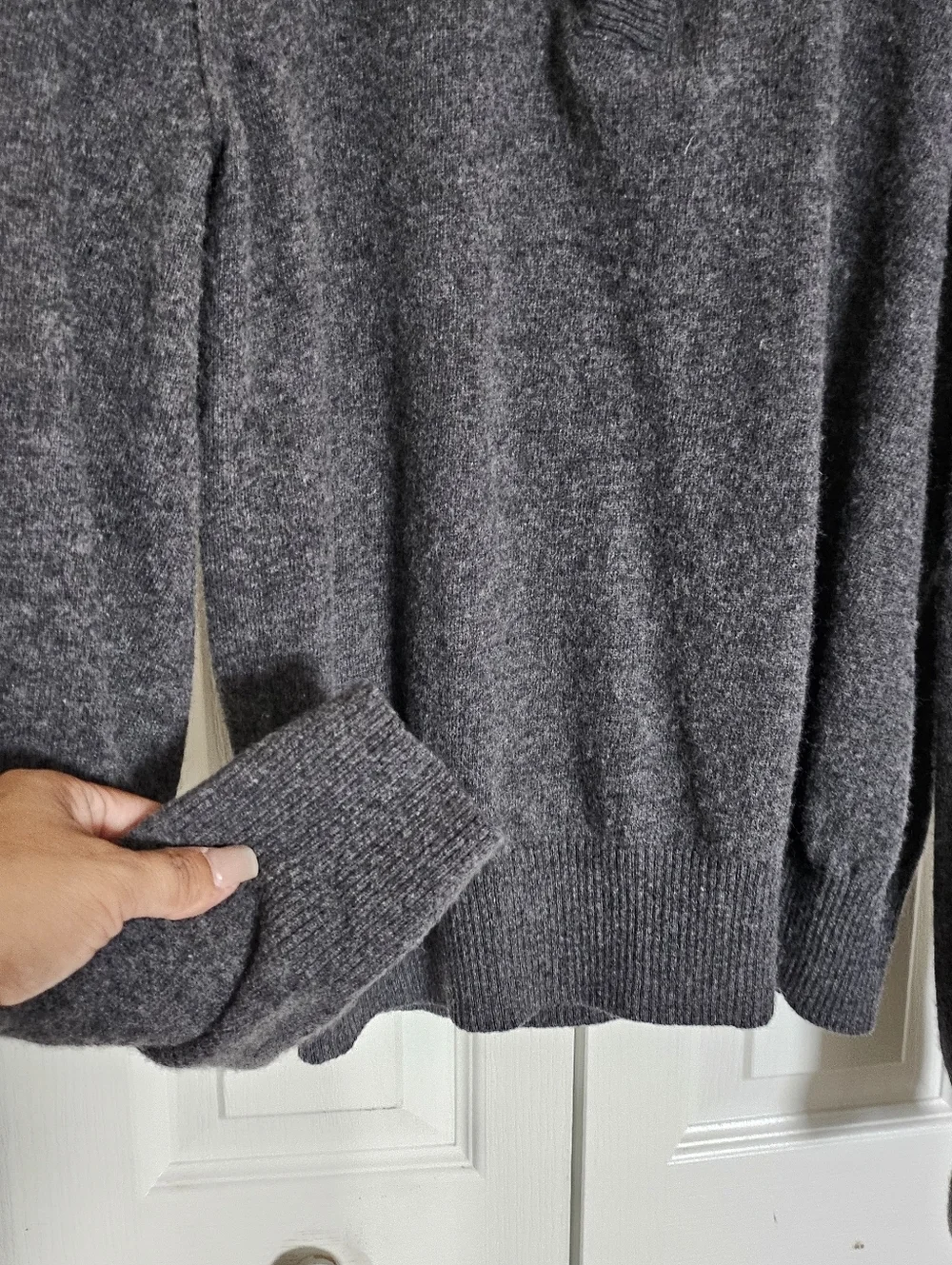 Banana Republic Italian Yarn Gray LMerino  Mock Neck Snap Button Sweater Men’s M